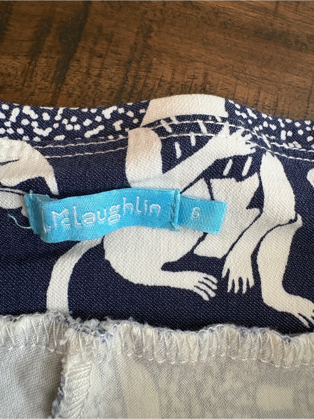 J. McLaughlin Size 6 Blue/White Lemur, Monkey Print Stretch Blend Pull-on Pants - Picture 3 of 3